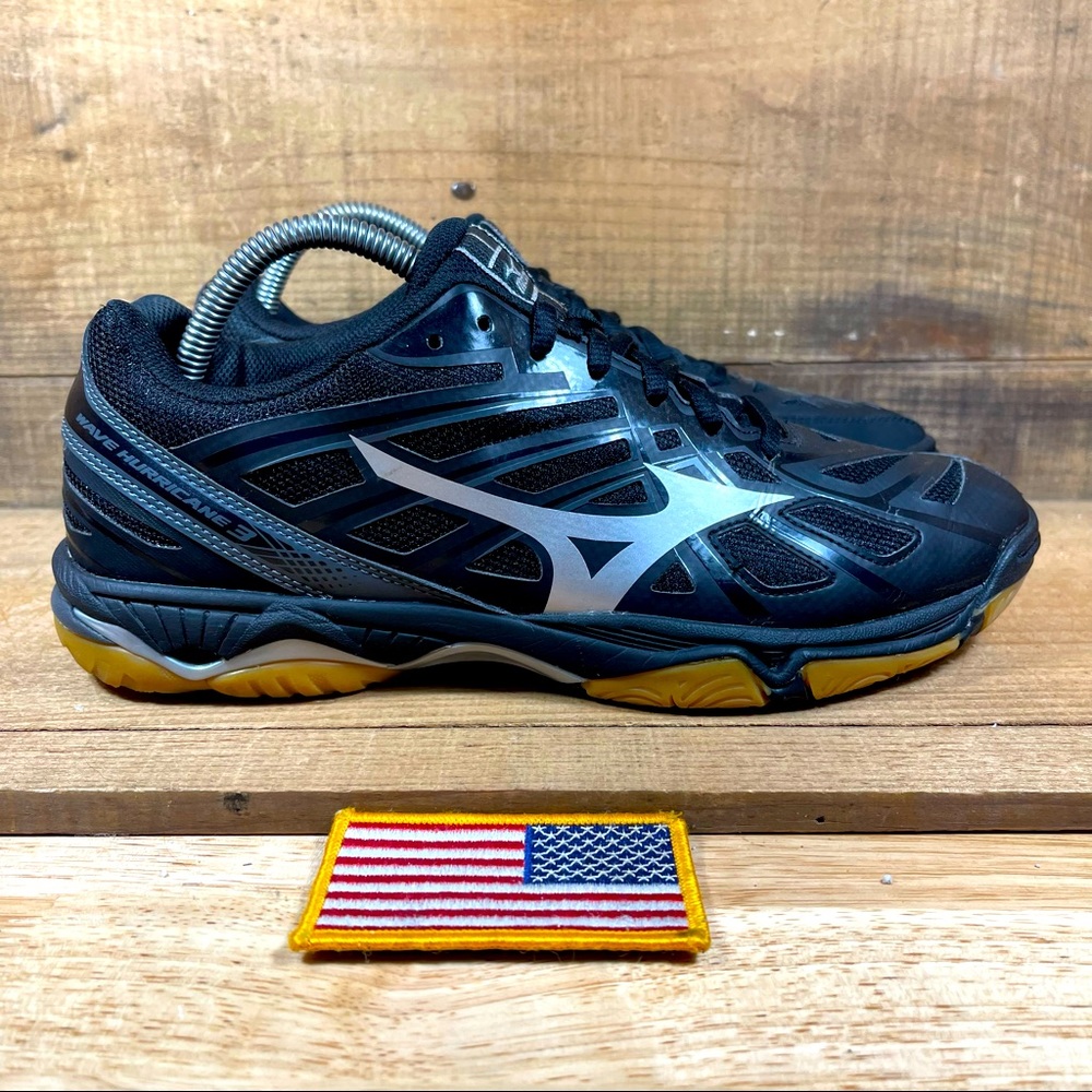 Mizuno Wave Hurricane 3 | Women’s | Black Silver